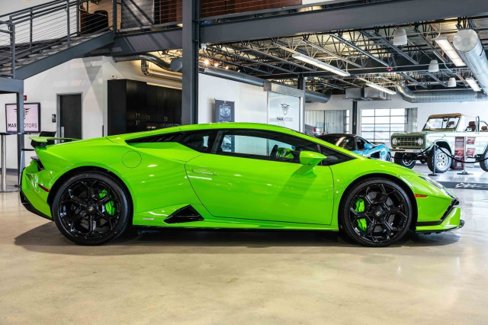 Used 2023 Lamborghini Huracan Tecnica image 4