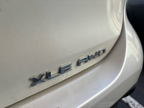 Used 2025 Toyota Highlander XLE image 5
