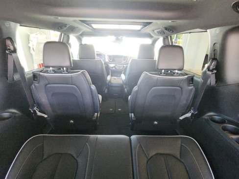 New 2025 Chrysler Pacifica Limited image 45
