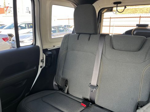Used 2025 Jeep Wrangler Sahara image 38