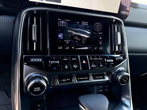 New 2025 Lexus LX 600 4WD w/ Luxury Package image 26