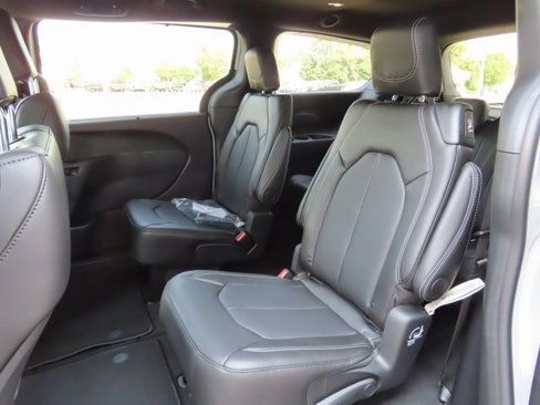 New 2026 Chrysler Pacifica Select image 20