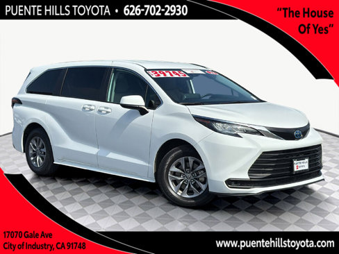 Certified 2023 Toyota Sienna LE image 1