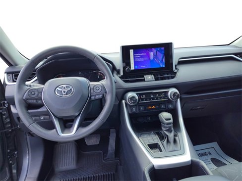 Used 2025 Toyota RAV4 XLE image 18