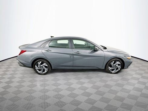 Certified 2025 Hyundai Elantra Sport image 4