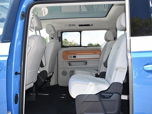 New 2025 Volkswagen ID. Buzz Pro S Plus image 8