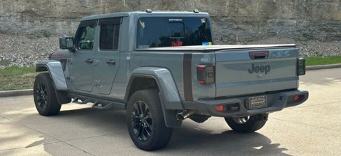 Used 2024 Jeep Gladiator Sport image 3