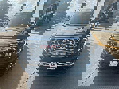 Used 2024 GMC Acadia Denali image 8