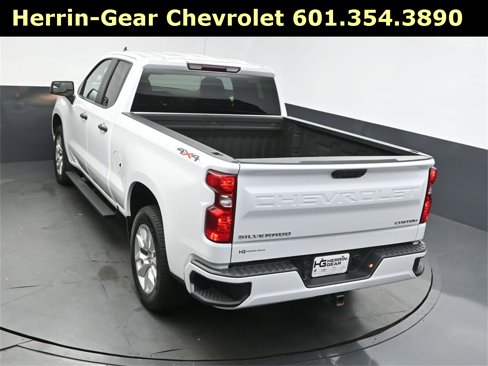 Used 2023 Chevrolet Silverado 1500 Custom image 34