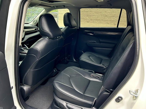 Used 2020 Toyota Highlander Limited image 14