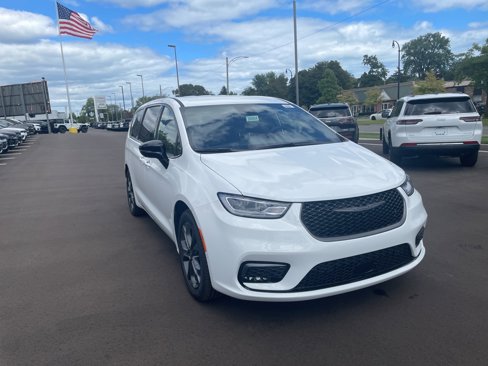 New 2026 Chrysler Pacifica Select image 9