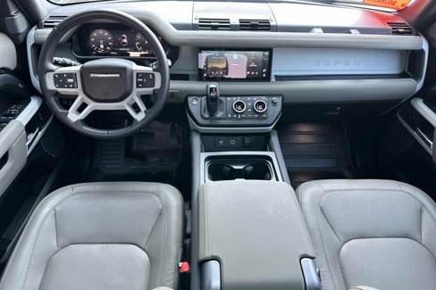 Used 2023 Land Rover Defender 110 SE image 14