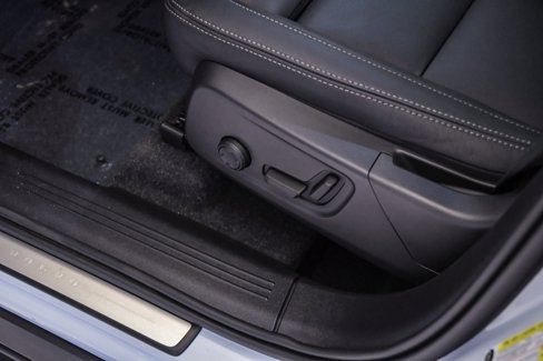 Certified 2025 Volvo XC40 B5 Ultra w/ Climate Package image 22