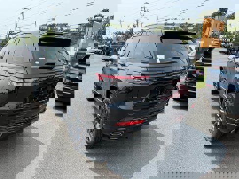 New 2025 Jeep Grand Cherokee Summit image 5