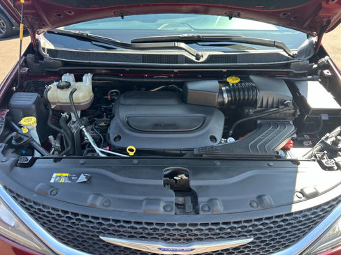 Used 2020 Chrysler Pacifica Touring-L image 26