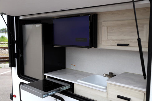 Used 2022 Ford E-450 and Econoline 450 Super Duty w/ Motorhome Prep Package image 31