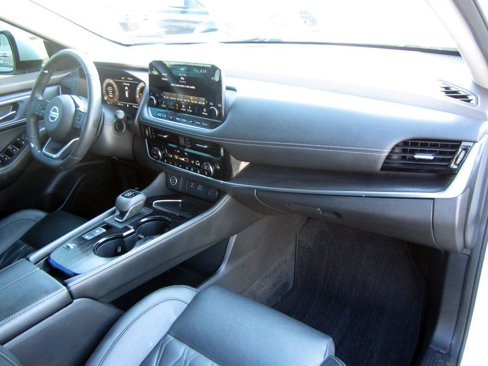 Used 2021 Nissan Rogue Platinum image 8