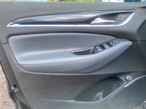 Used 2021 Buick Enclave Essence image 4