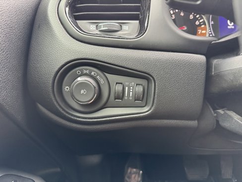 Used 2020 Jeep Renegade Altitude image 26