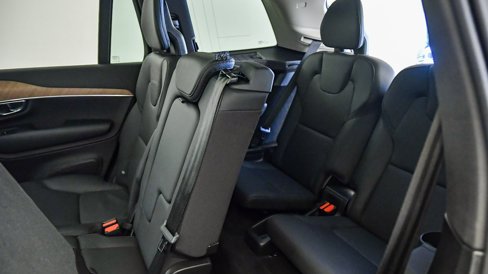 Certified 2025 Volvo XC90 B6 Plus image 28