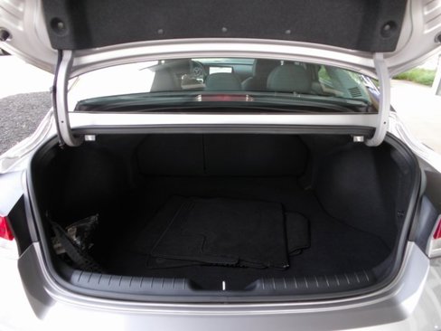 Used 2024 Hyundai Elantra Limited image 9