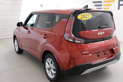 Used 2023 Kia Soul LX w/ LX Technology Package image 6