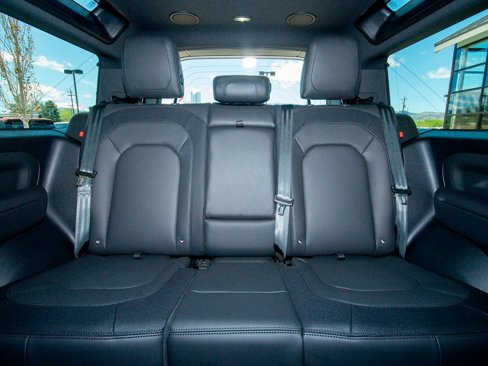 New 2024 Land Rover Defender 90 X-Dynamic SE image 45