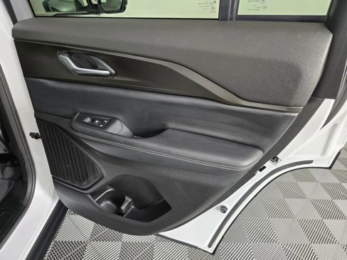 Used 2023 Jeep Grand Cherokee Altitude image 40