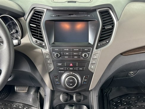 Used 2017 Hyundai Santa Fe SE image 35