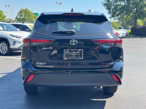 Certified 2024 Toyota Highlander XLE image 8