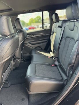 New 2025 Jeep Grand Cherokee Altitude image 13