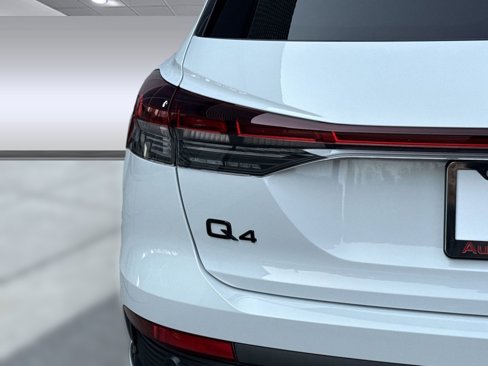 New 2025 Audi Q4 e-tron Prestige image 13