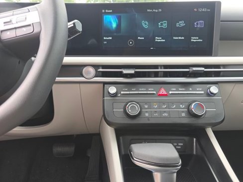 New 2025 Hyundai Tucson SE image 8