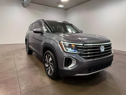 Used 2025 Volkswagen Atlas SE image 30