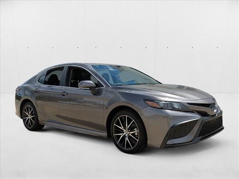 Certified 2024 Toyota Camry SE image 3