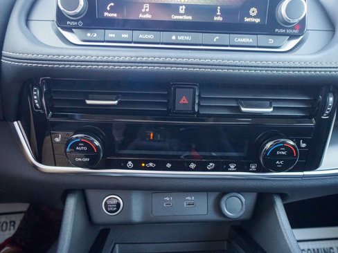 Used 2022 Nissan Rogue SV w/ SV Premium Package image 22