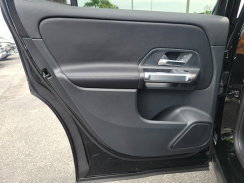 Certified 2025 Mercedes-Benz GLB 250 image 9