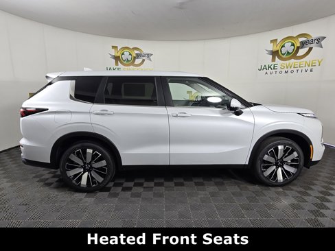 New 2025 Mitsubishi Outlander SE image 8