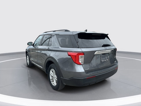 Certified 2022 Ford Explorer XLT image 3