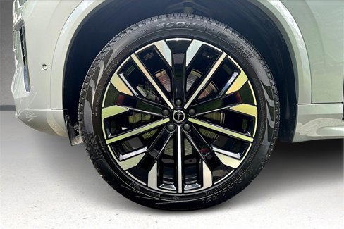 Certified 2025 Volvo XC90 B6 Plus w/ Protection Package Premier image 28