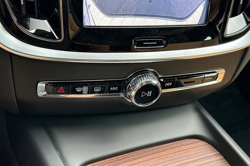 New 2026 Volvo V60 B5 Cross Country Ultra w/ Climate Package image 18