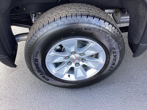 New 2026 GMC Sierra 1500 SLE w/ Preferred Package image 12