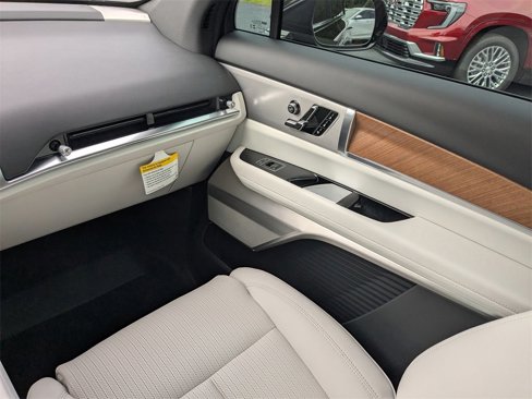 New 2026 Cadillac Vistiq Luxury w/ LPO, Floor Liner Package image 20