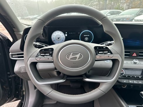 Certified 2025 Hyundai Elantra SEL image 25