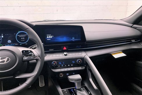 New 2025 Hyundai Elantra SEL image 6