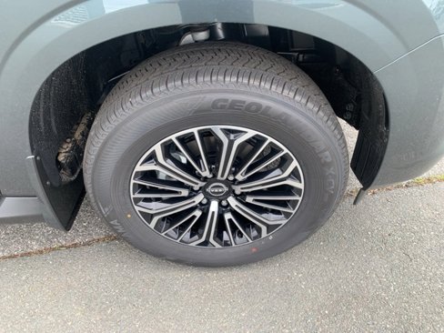 New 2025 Nissan Armada SL image 9
