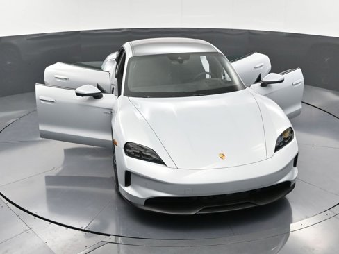 New 2025 Porsche Taycan image 39