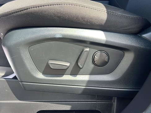 Used 2022 Ford Explorer XLT image 19