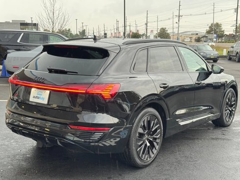 Used 2024 Audi Q8 e-tron Prestige image 7