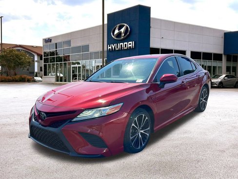 Used 2019 Toyota Camry SE image 1